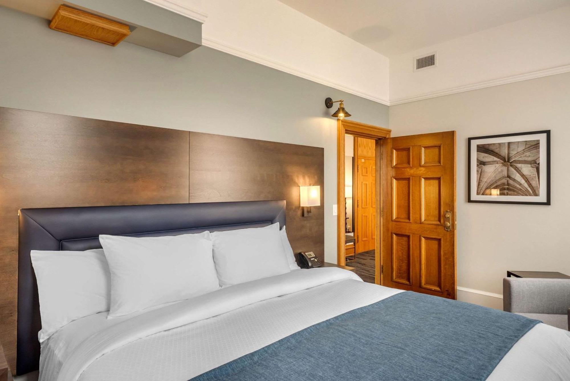 The Courthouse Hotel, Ascend Hotel Collection Тандер-Бей Экстерьер фото